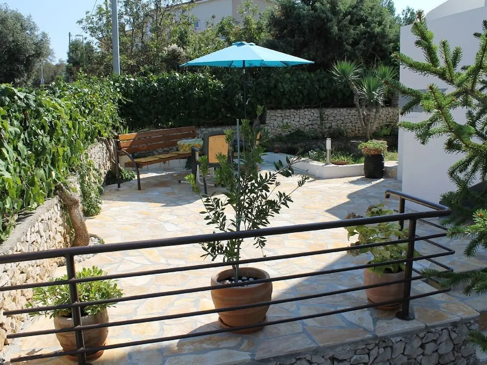 Holiday House With sea View, Outdoor Pool and Free Private Parking