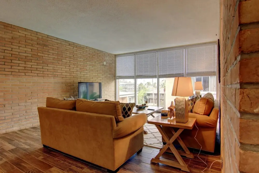 Channelview 208