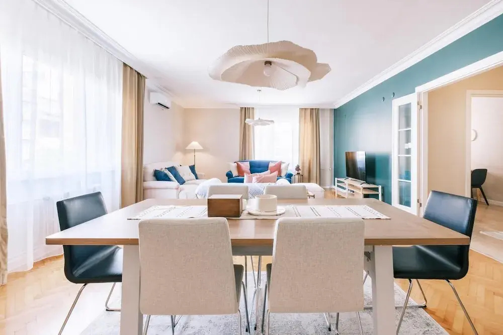 Chic Flat w Balcony 5 min to Cevahir Mall in Sisli