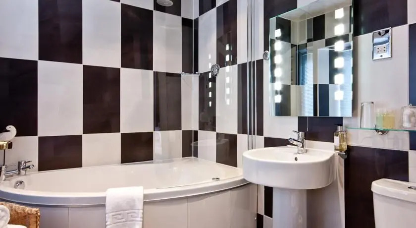 The Howbeck & The Retreat 5min to Lake, Restaurants & to the free Hydro Wellness Club