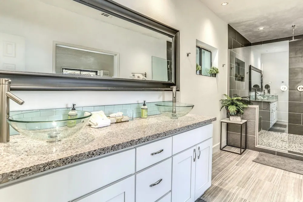 New Listing! Spacious 4br Haven W/ Private Pool 4 Bedroom Home