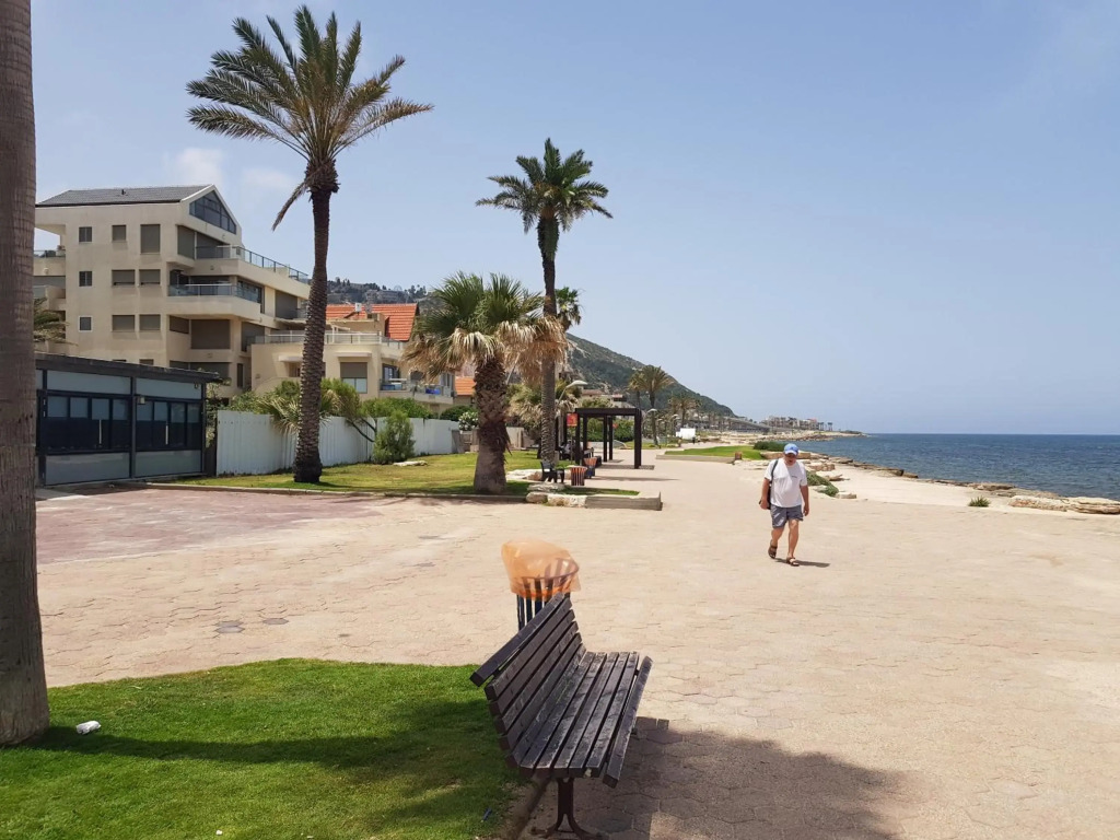 Beautiful Apartment on The First Line of The Sea