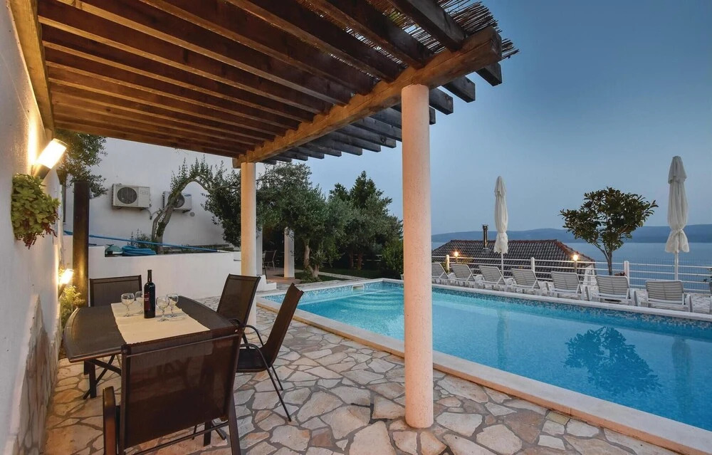 Awesome Home in Mimice With Wifi and 2 Bedrooms