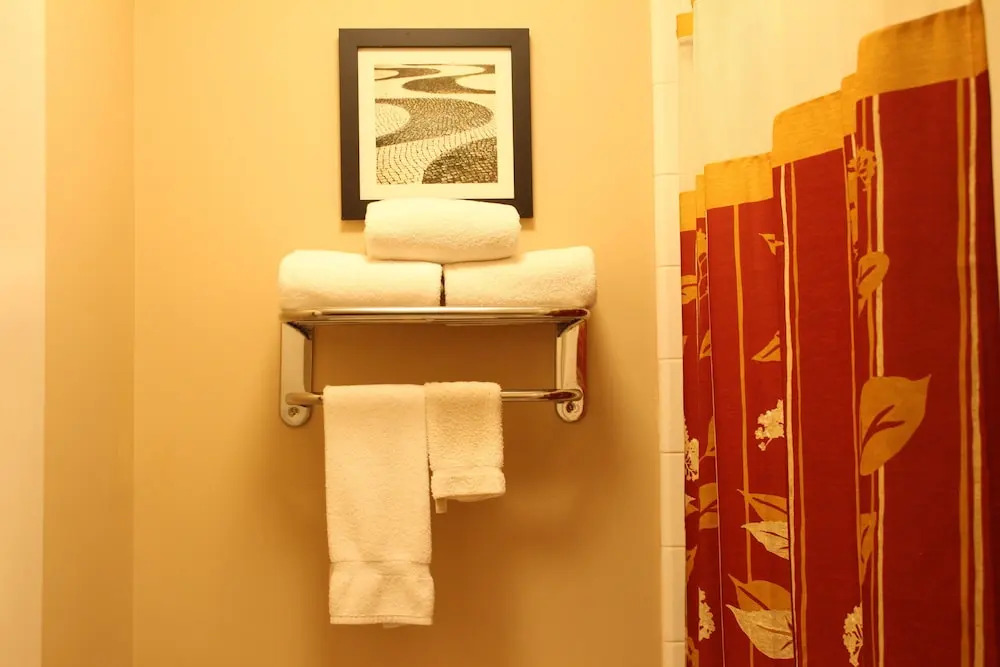 Crystal Cove Riverfront Resort