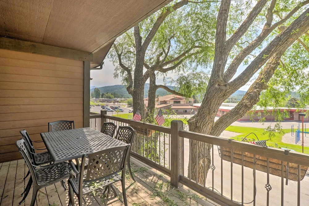 Walkable Bigfork Townhome: Fish, Hike & Ski!