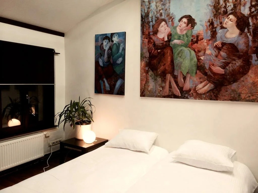 Corner Art House