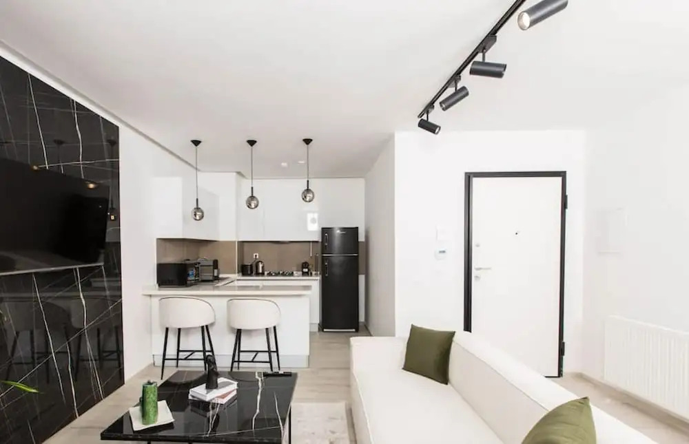 E24 Grand Luxe Tout Quip et Central