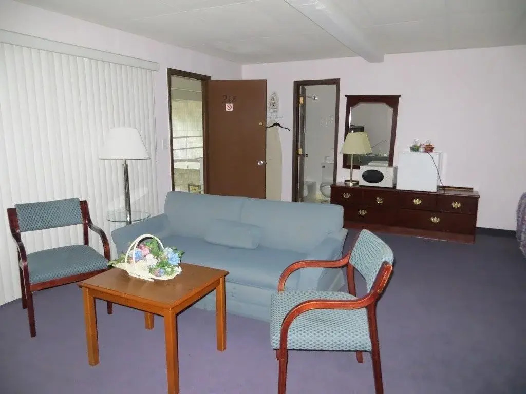 Bluffs Inn & Suites