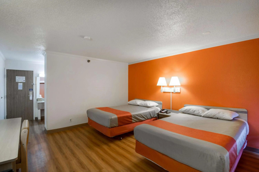 Motel 6-Waukegan, IL