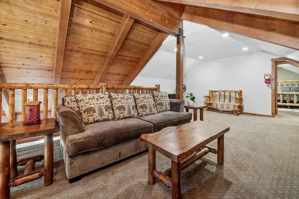 108 - Rustic Ridge Manor