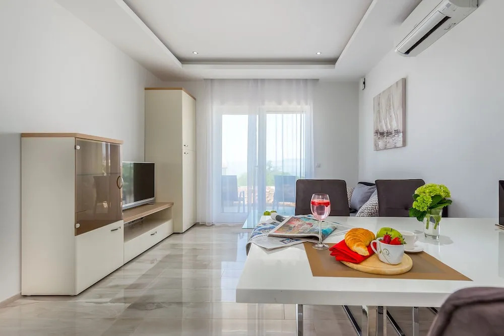 Luxury apartments Kostrena with pool