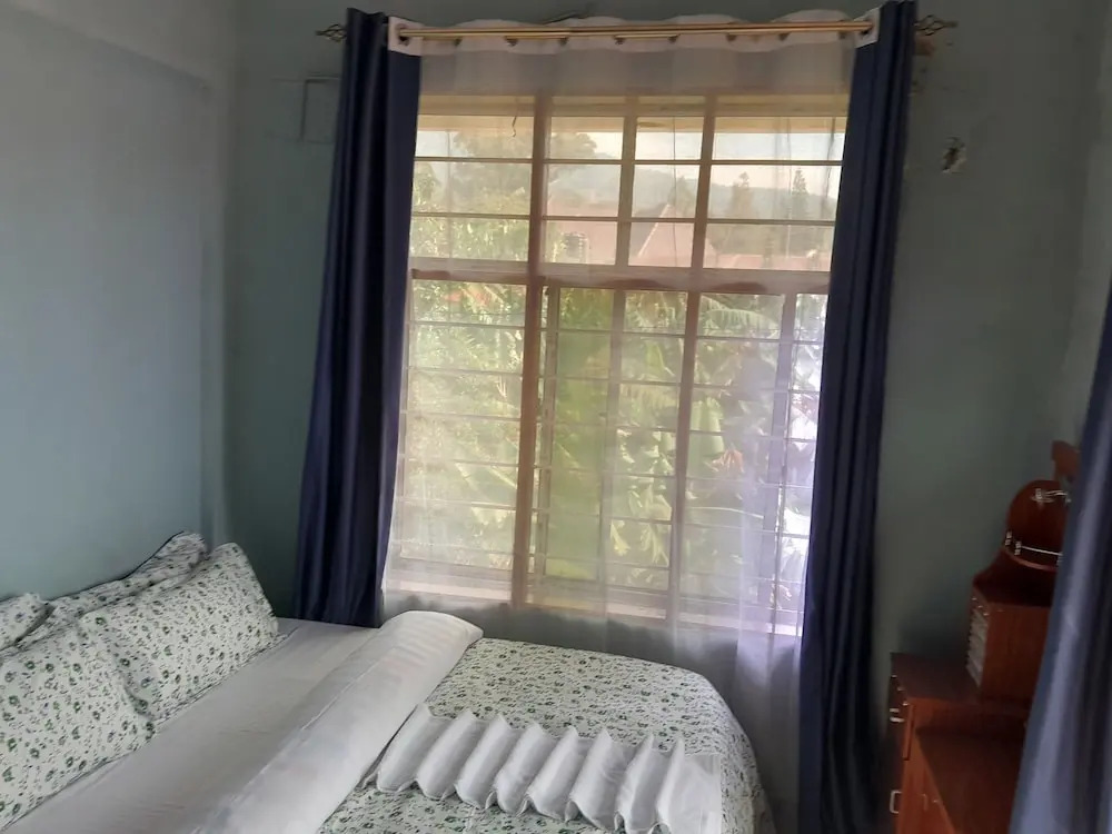 Highland Breeze Avacado Hotel
