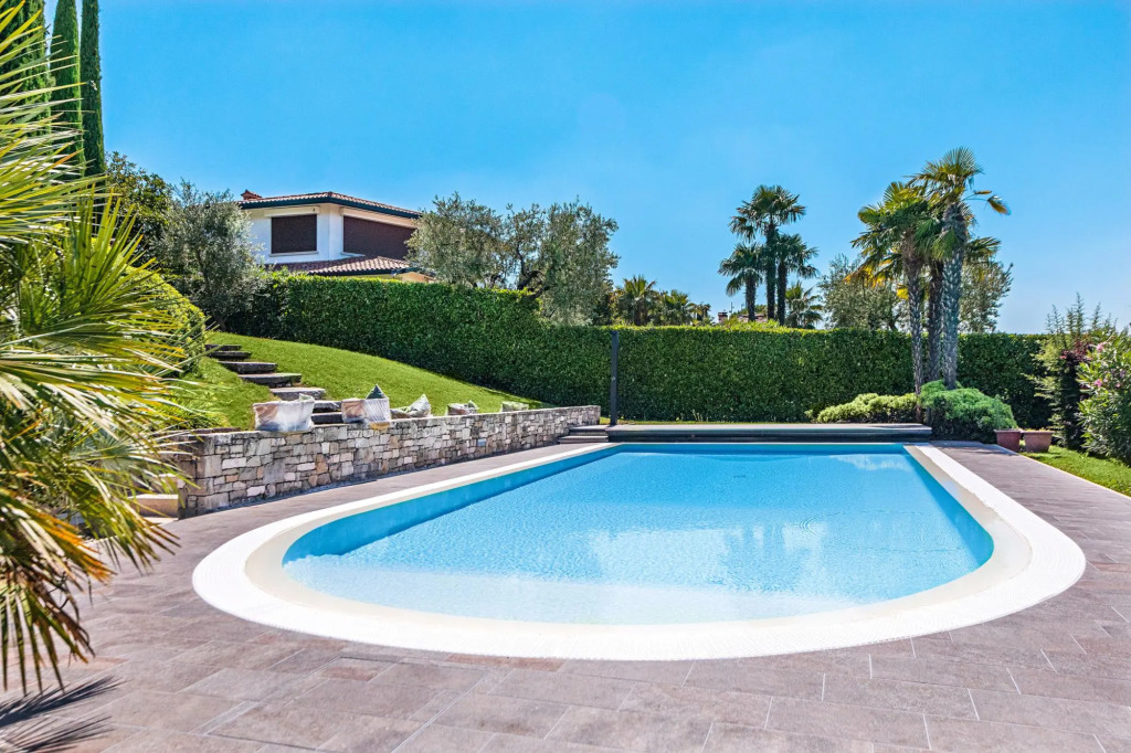 Villa Vittoria con Piscina e Vista Lago by Wonderful Italy