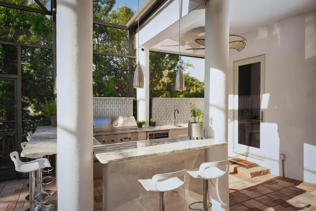 Luxury Villa 4 bed 4 bath on canal access to the Golf 40 min, beach 8 min away
