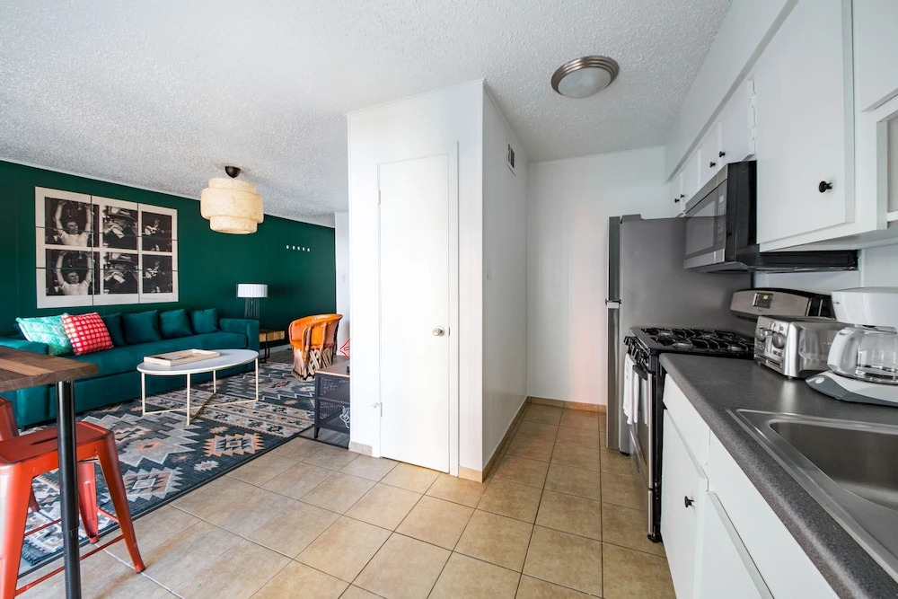 WanderJaunt - West Campus Apartments