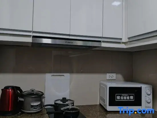 Near MOA beside Okada Pet Friendly 1BR 3 pax  WIFI 8T