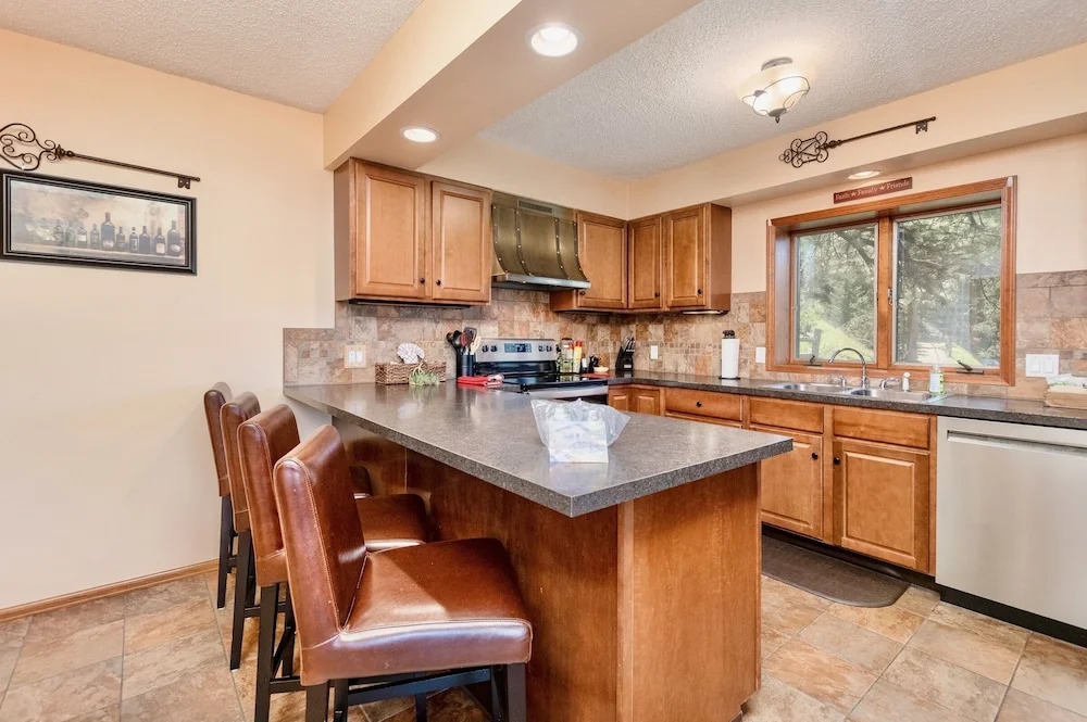 Divine Luxury Vacation At Windcliff 3 Bedroom Home by RedAwning