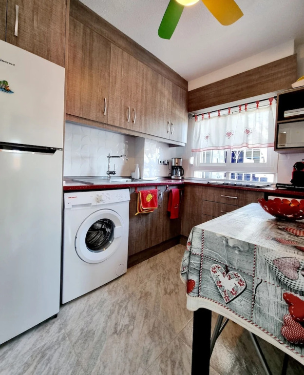 Charming Upper Bungalow With Terrace and Communal Pool in Torrevieja