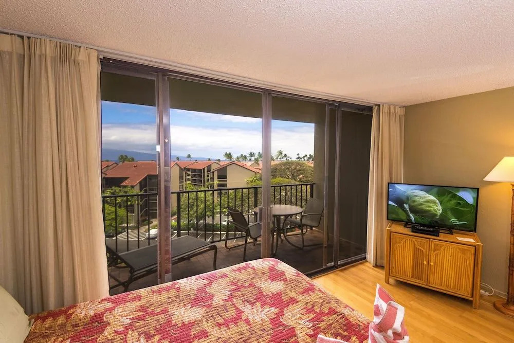 Kaanapali Shores Studio 642 Studio Bedroom Condo by RedAwning