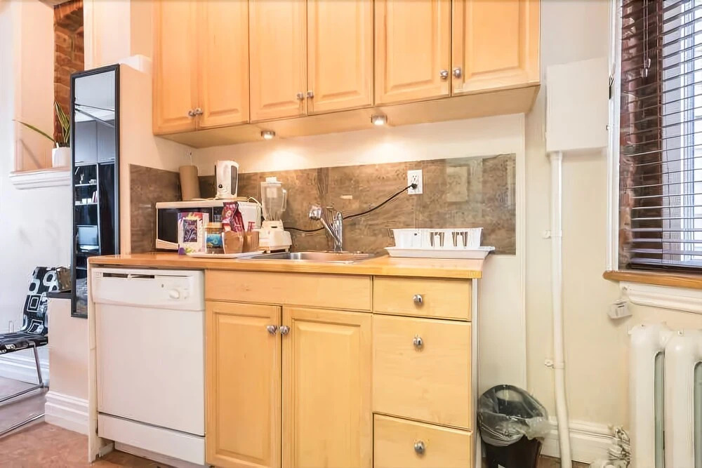 Spacious Bachelor Apt offered by Short Term Stays