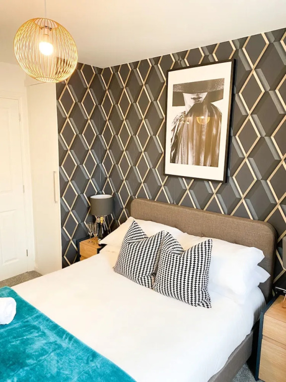 Tudors eSuites Luxury House Garden
