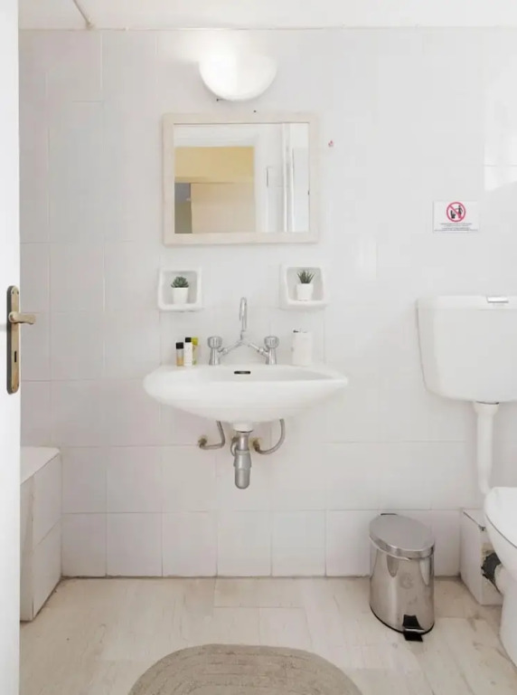 Faros Apartments