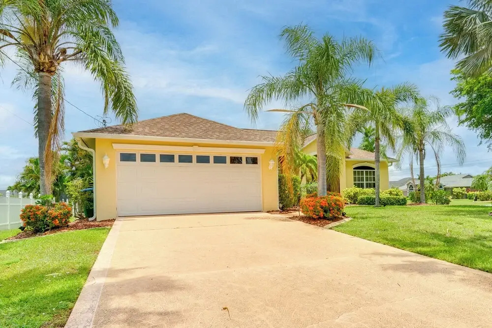 6 Mi to Coast: Cape Coral Family Home