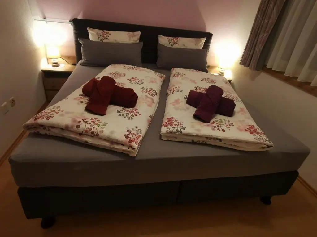 Chasa Aquileia Scuol - Bergblick, Komfort, 6 Pers, zentral, Terrasse, Gratis Parken, Wlan