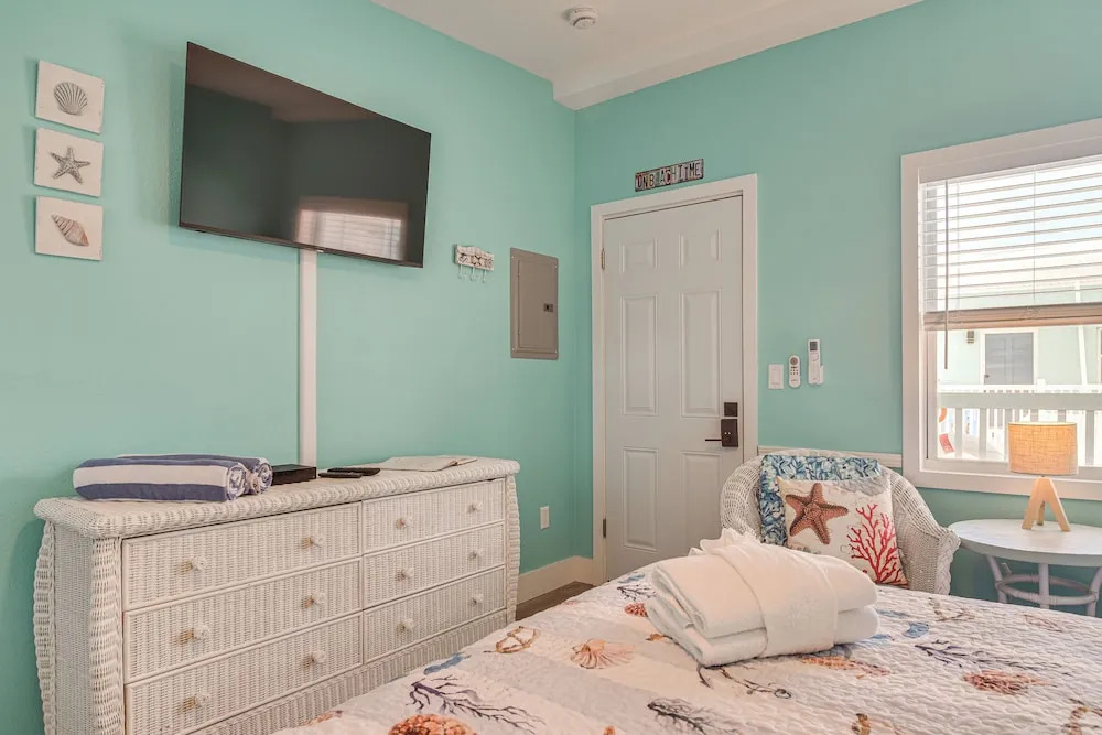 Madeira Beach Studio: Walk to John's Pass!