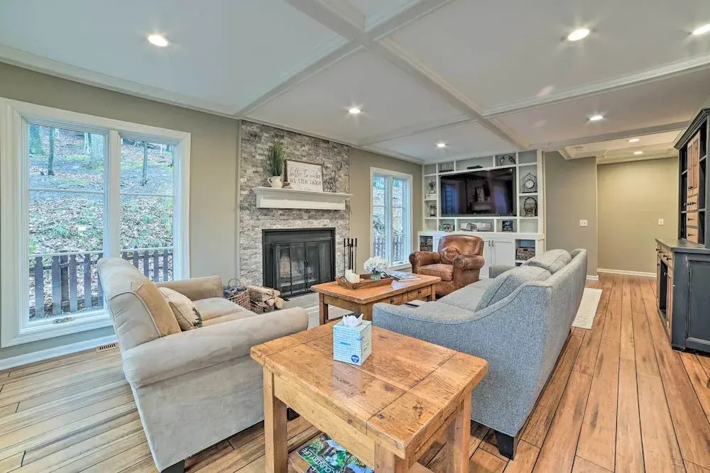 2 Mi to Tunnel of Trees: Home w/ Furnished Deck