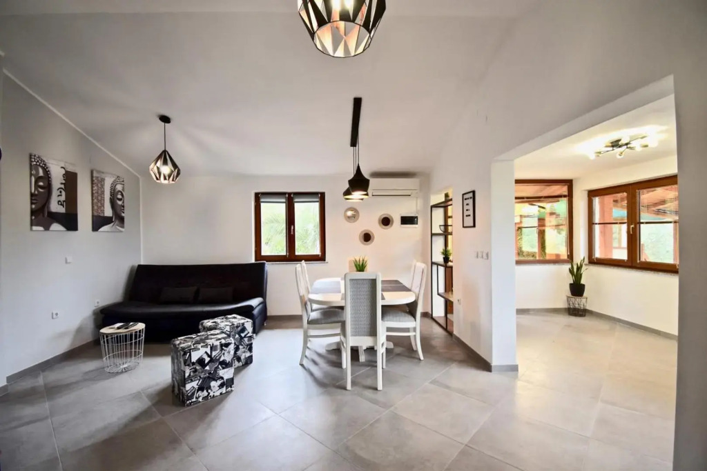 Relaxing holiday house with terrace sea view