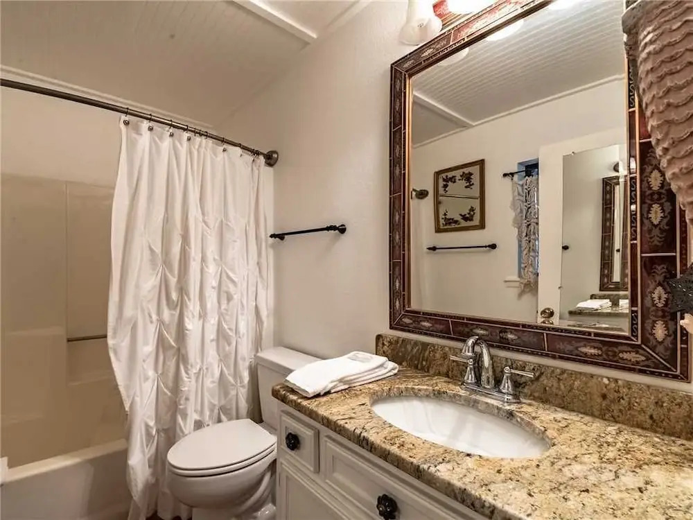 Bella Luna Cottage - Three Bedroom Cabin