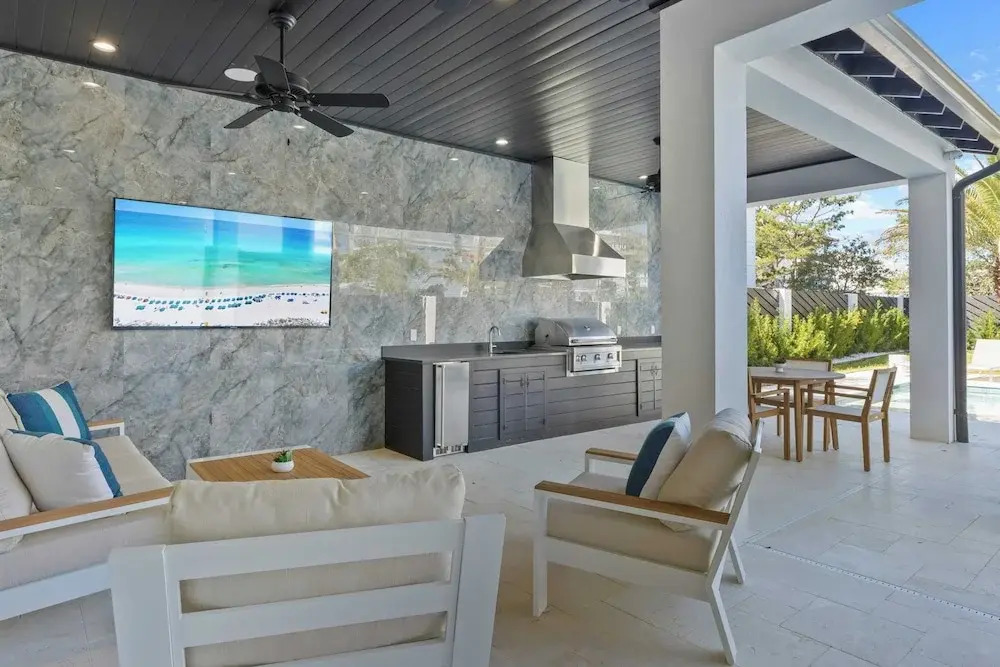 30A Salt & Solace Pool, Golf Cart, Hot Tub + Outdoor Kitchen
