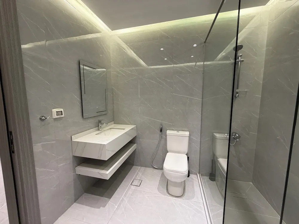 003jre Apartment With Stunning Boulevar