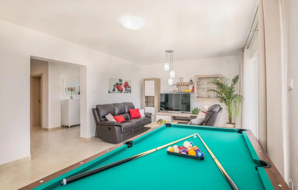 Beautiful Home in Kras With Wifi and 3 Bedrooms