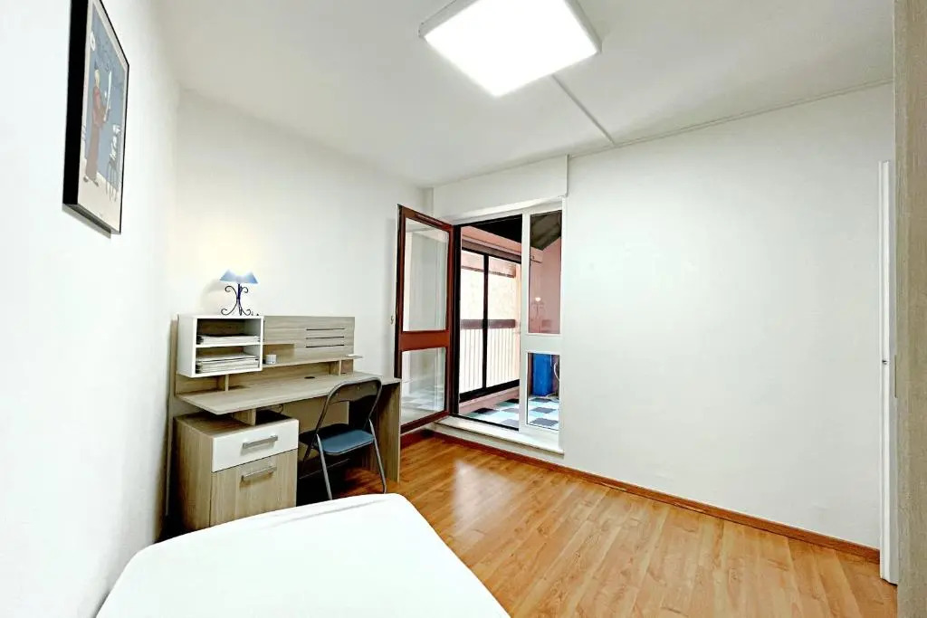 Nice 110m With Balcony In The Downtown