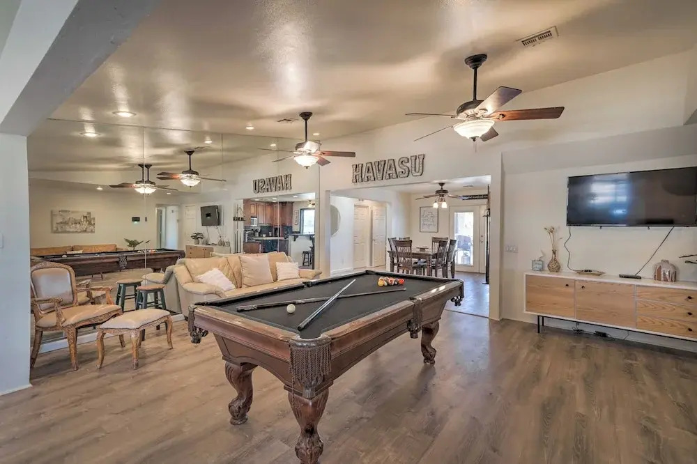 Putting Green & Pool Table: Lake Havasu City Gem!
