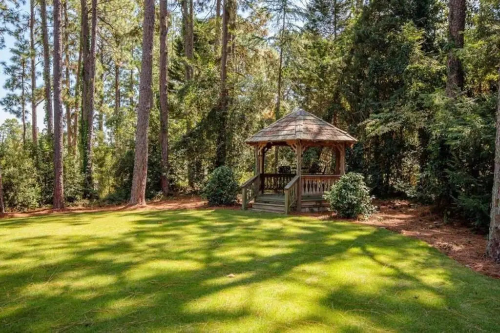 Knollwood House Bed & Breakfast