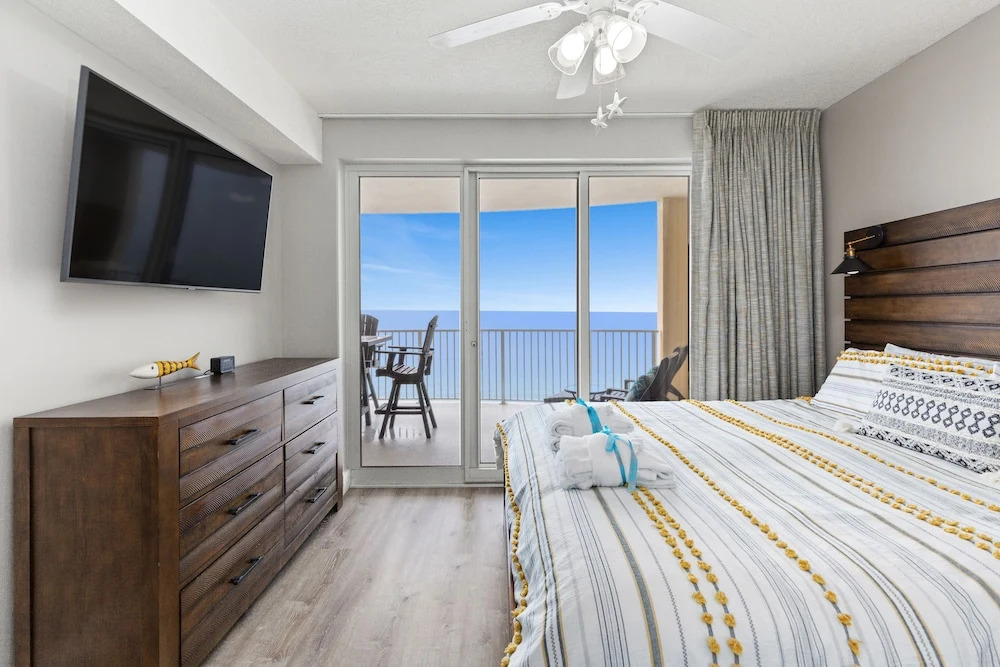 Beautiful Ocean Views! 2-Bedroom, 2-Bathroom! Resort Pools