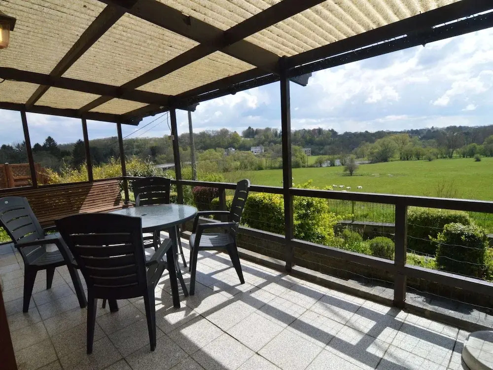 Comfortable Chalet in Petithan With Garden