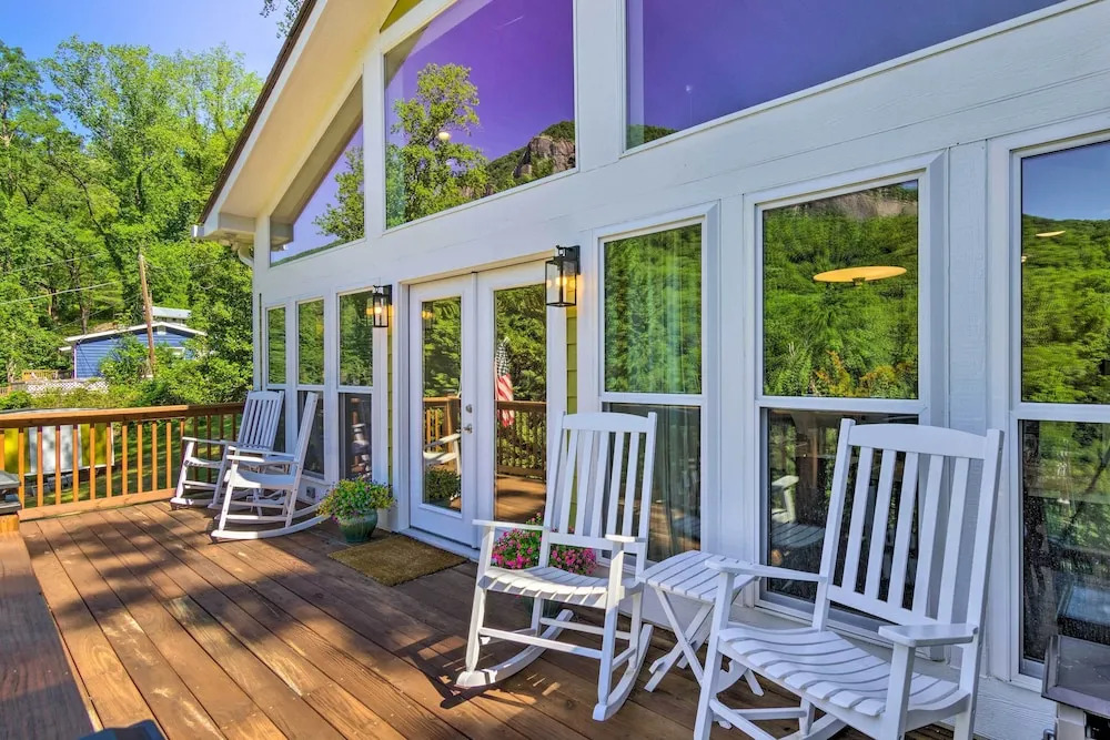 Stunning Mtn Views! Group Getaway in Chimney Rock