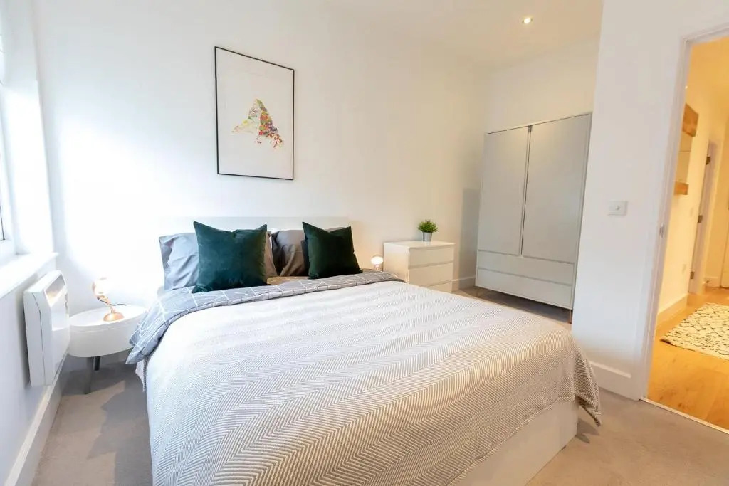 Modern and Spacious 1 Bed Apartment City Centre