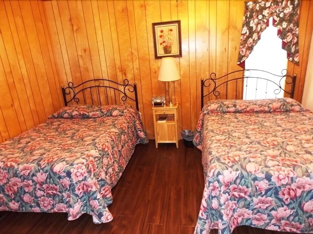 Driftwood Isle 1 Bedroom Home by RedAwning