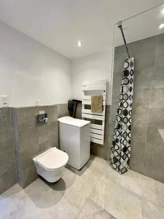 Studio classé 3 étoiles de 36 m2, indépendant dans villa avec piscine