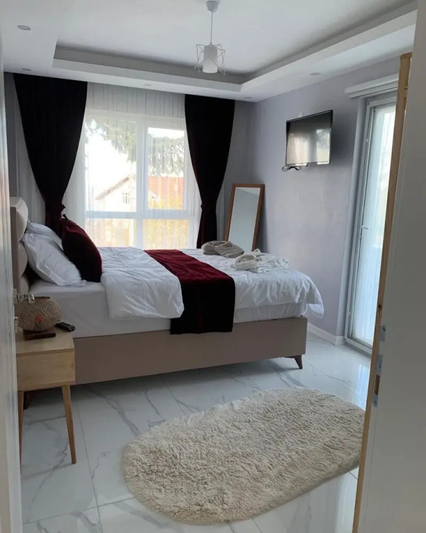Mesmerizing House With Heated Pool in Sapanca