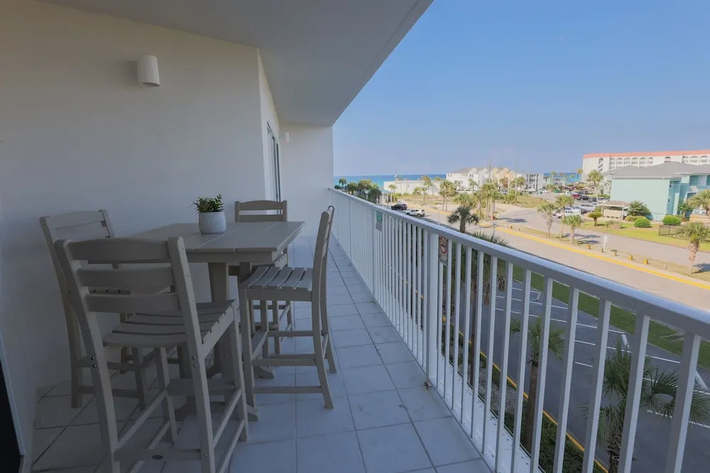 Seacrest 413 is a 2 BR Gulfside on Okaloosa Island by RedAwning