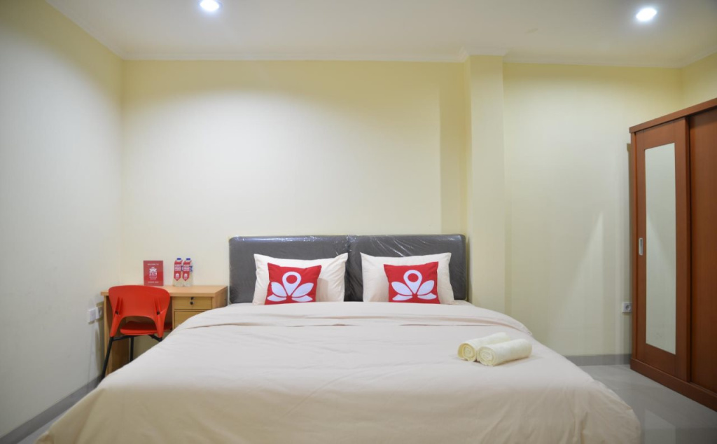 ZEN Rooms Near ITC Roxy Mas