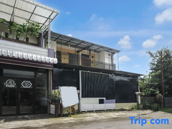 OYO 95035 Harmony Guest House Syariah Sawojajar