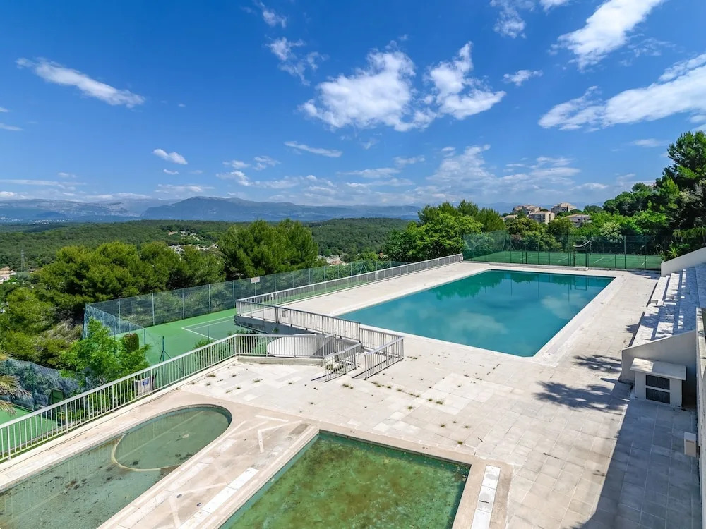 Tranquil Holiday Home in Mougins With Swimming Pool