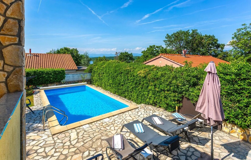 Beautiful Home in Njivice With Wifi and 3 Bedrooms